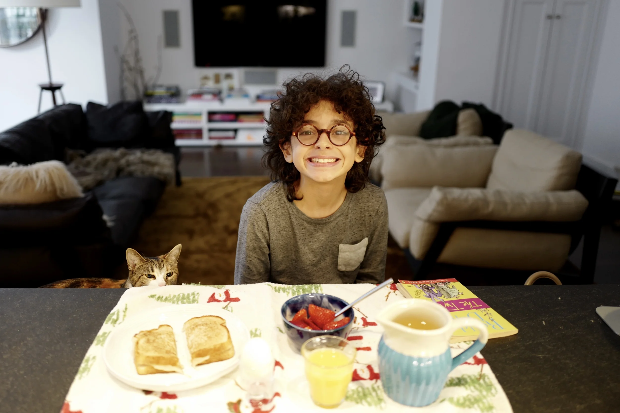 Ensinar NO CAMINHO, não é só dizer o que a criança deve fazer, mas mostrar no dia a dia, através do seu exemplo, como viver uma vida digna, honesta e principalmente dar valor as coisas que se tem. É durante a infância que os pais educam, impõe regra…