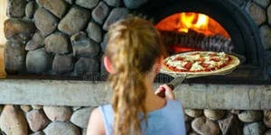 KIDS MAKE-YOUR-OWN PIZZA PARTY!