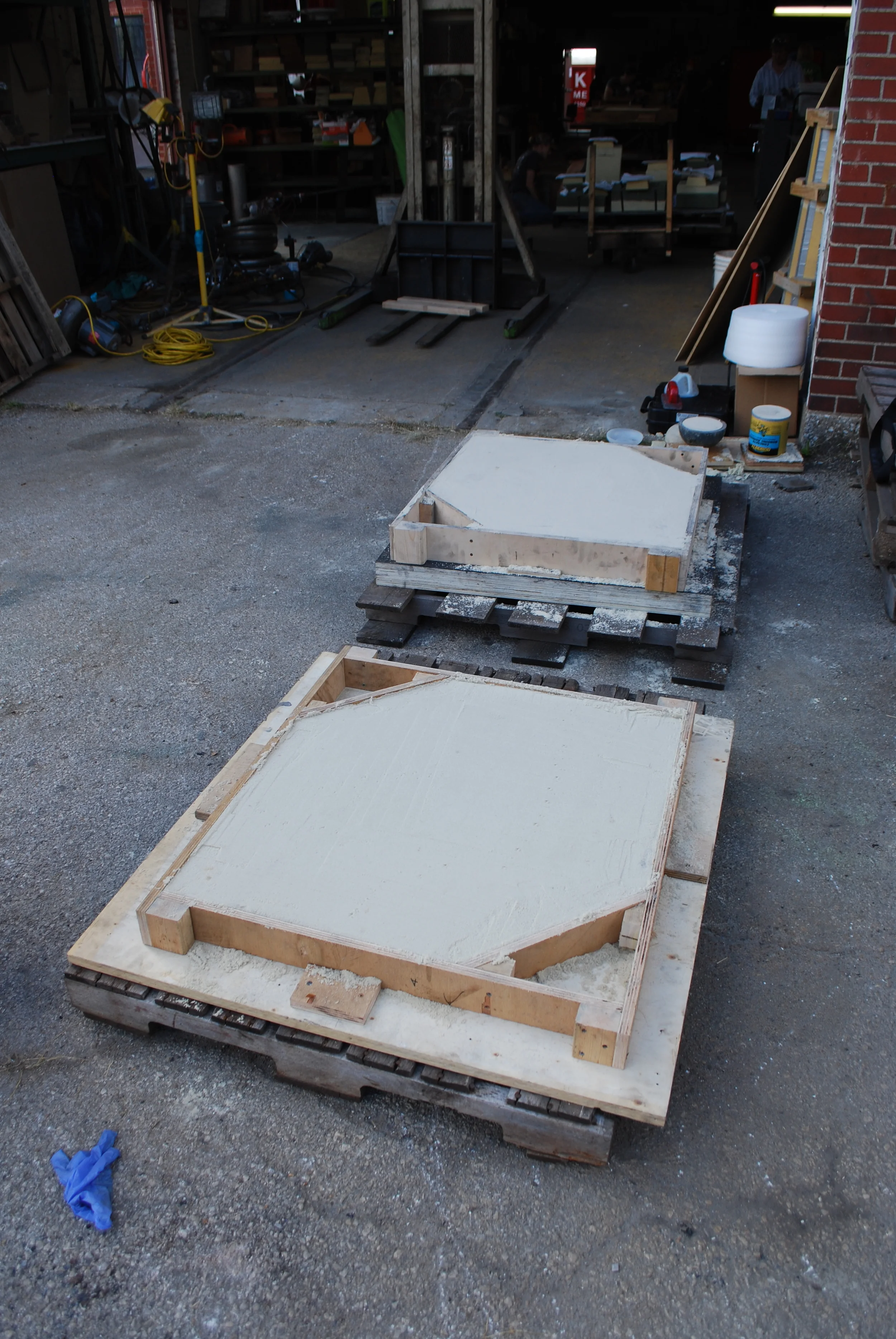 Resin sand in the pattern boxes