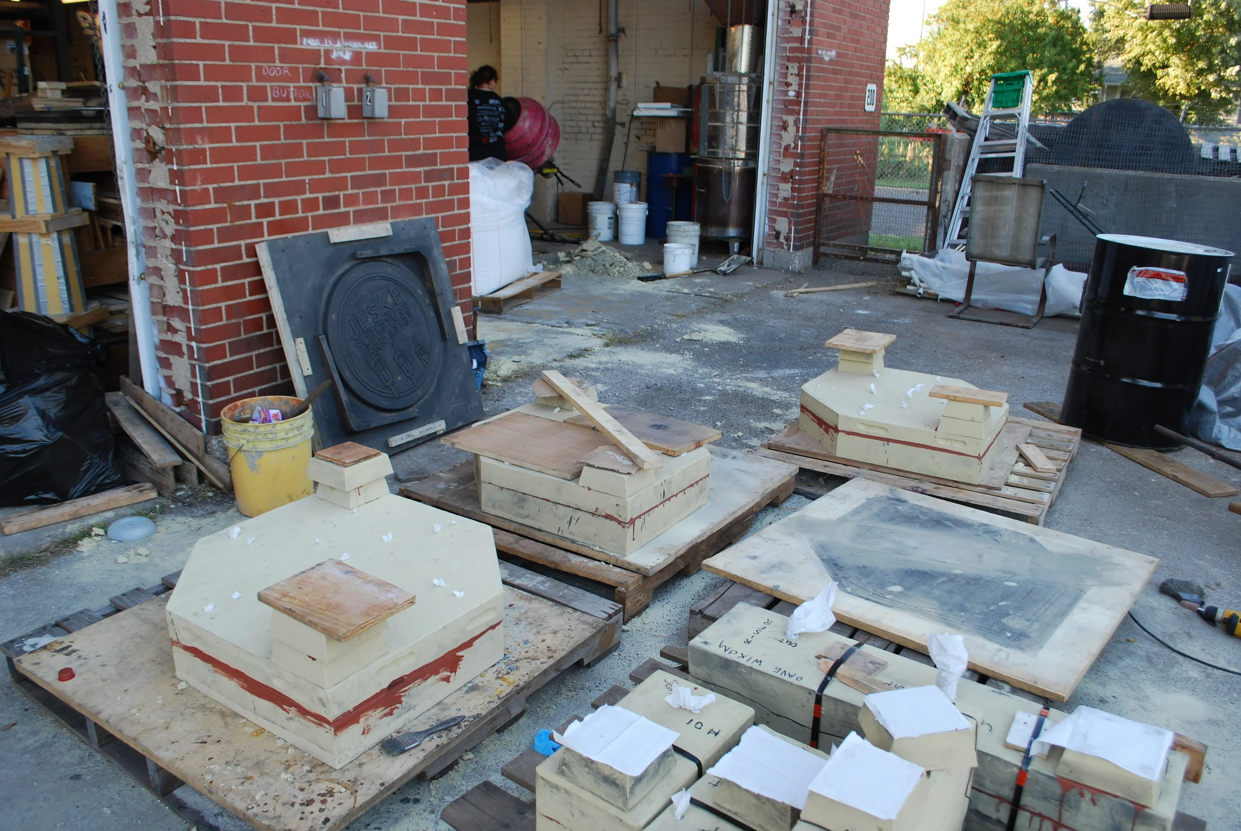 Closed molds and pattern in the background