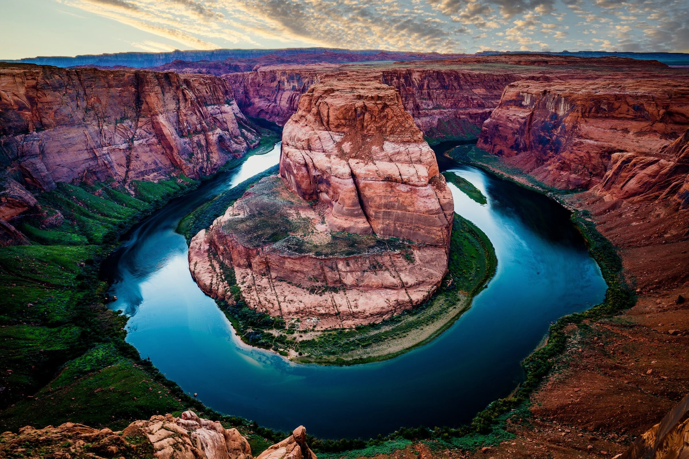 stock-photo-horseshoe-bend-127352763.jpeg