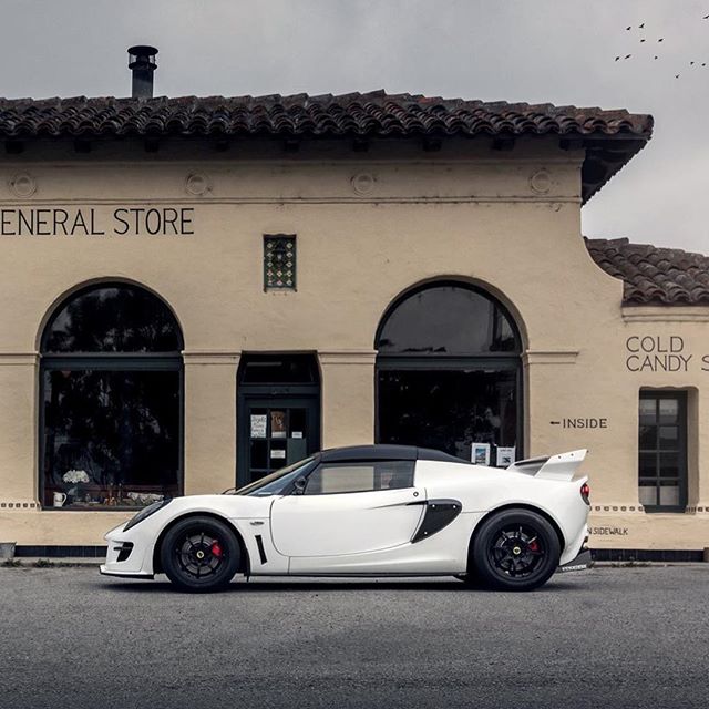 Credit to @mnlphotoyo #lotus #lotusnation  #pescadero #california #elise #exige #british #carbonfiber #volkracing #raysengineering #ce28 #starspec #dunloptires #trackcar #landscapephotography #carswithoutlimits #2zz #jdm #britishengineering #vinylwra