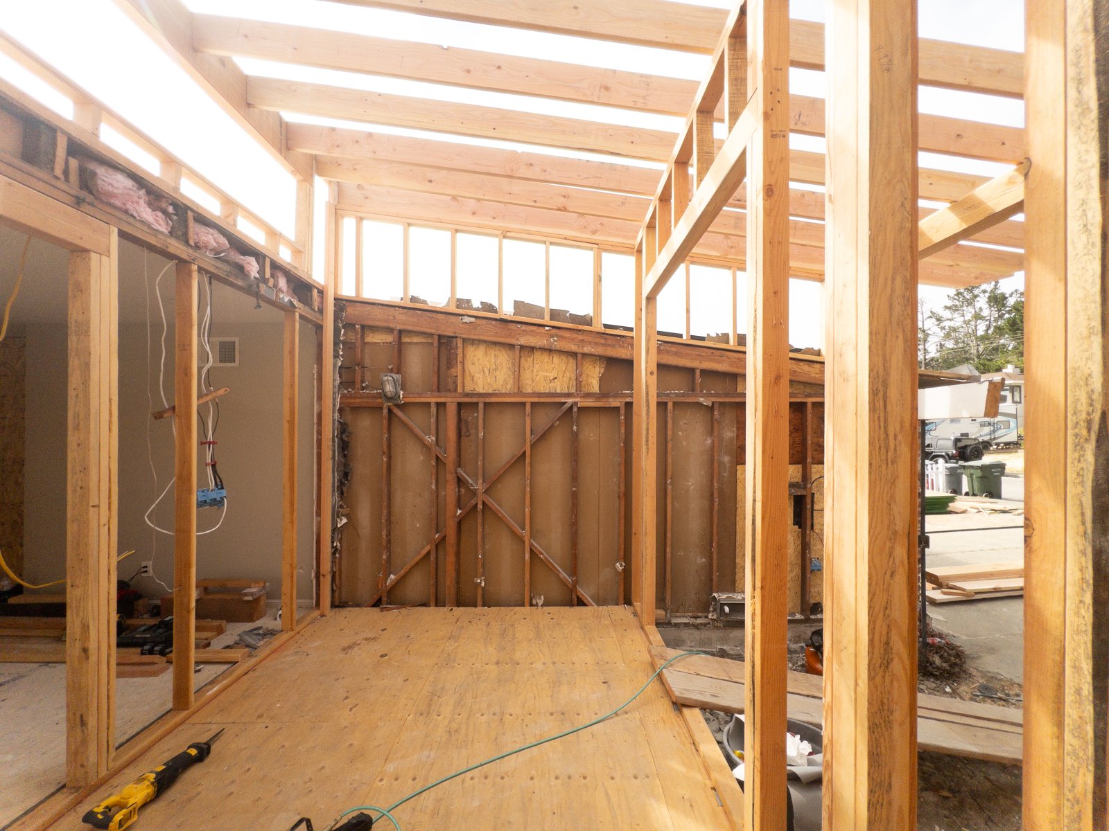  Roof of addition creates clerestory window to bring natural light into central area of house 