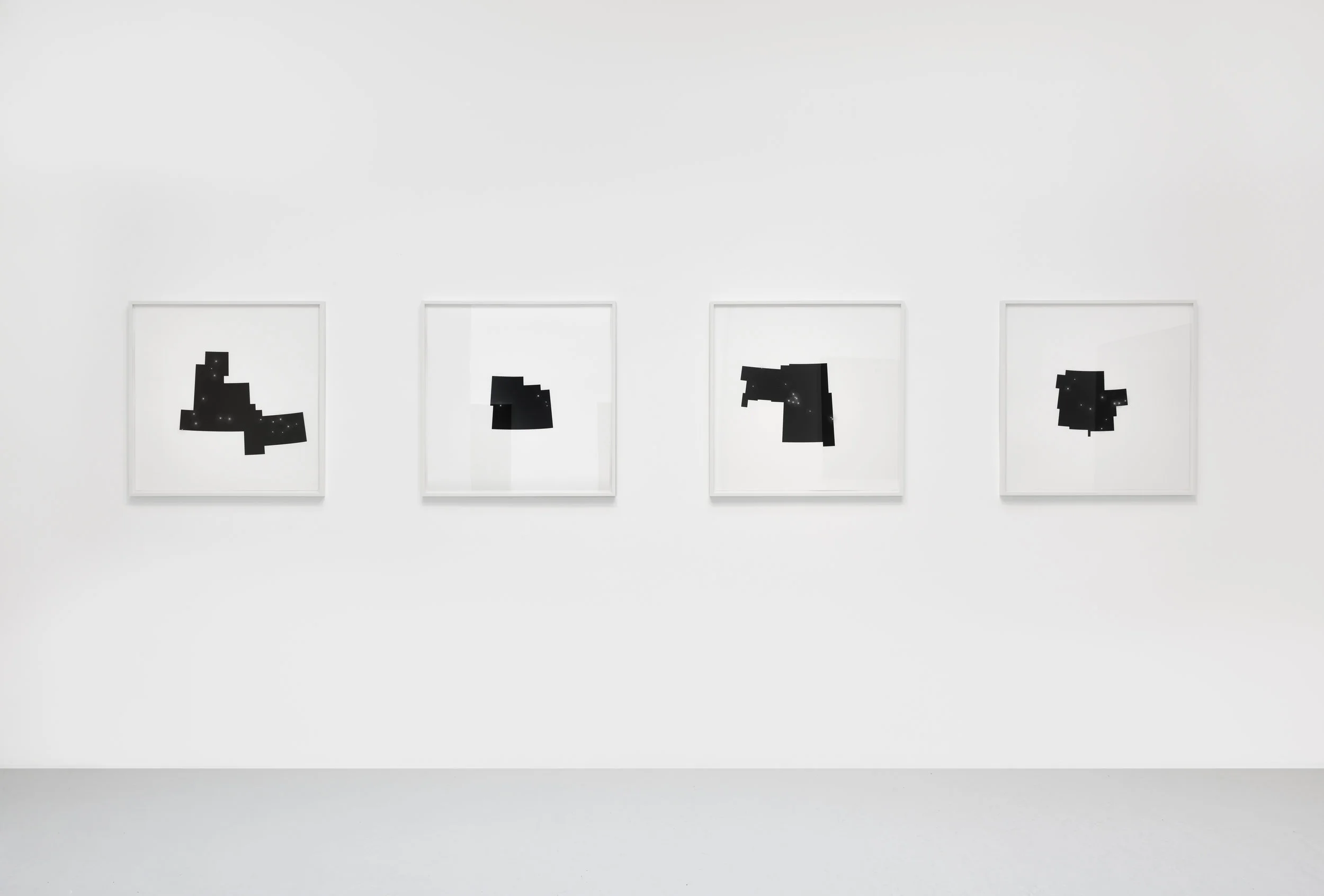 Vue d’ensemble de l’exposition Resonance by Etienne de Fleurieu à la Galerie du Jour Agnès b