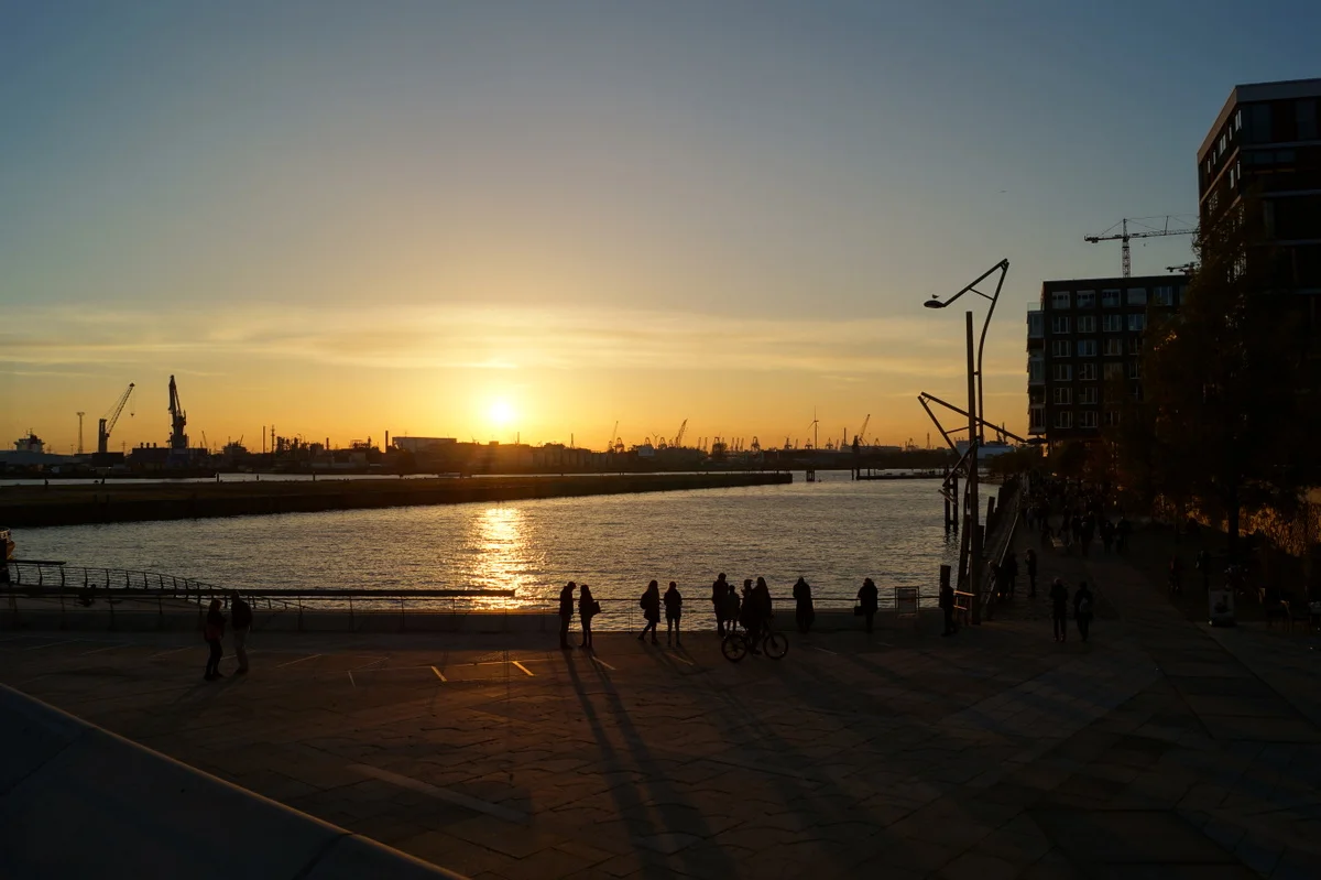 Sonnenuntergang im Hamburger Hafen / Hafencity