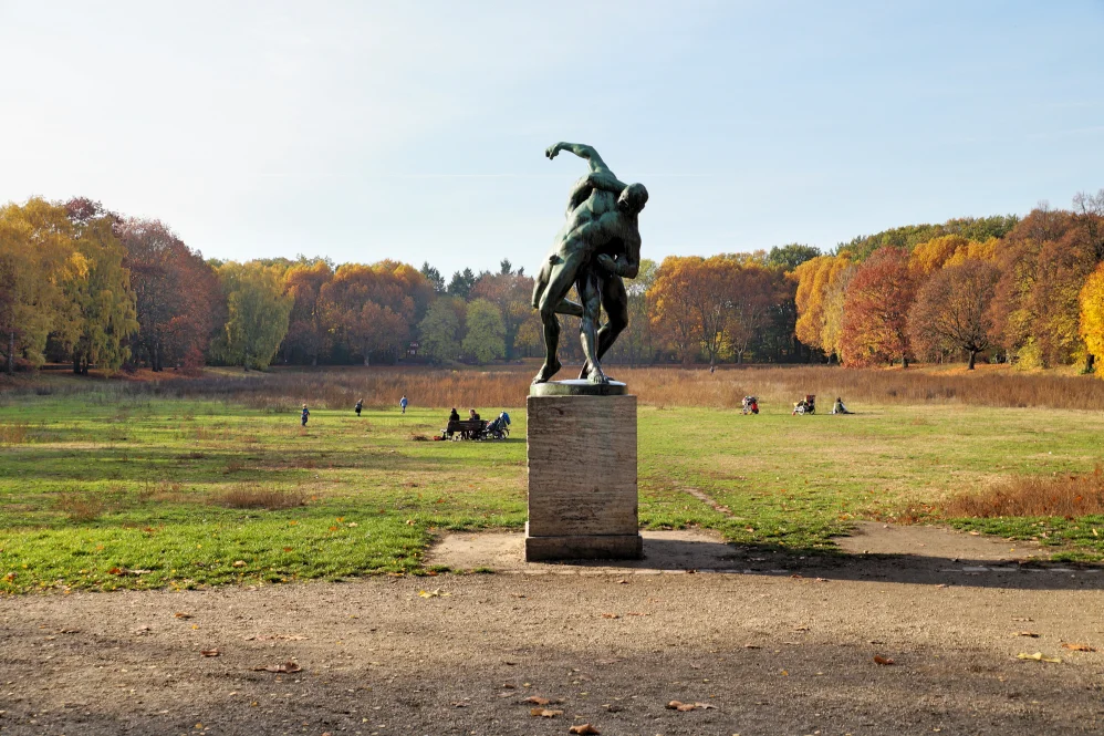 Fluss Baeume Herbst.jpg