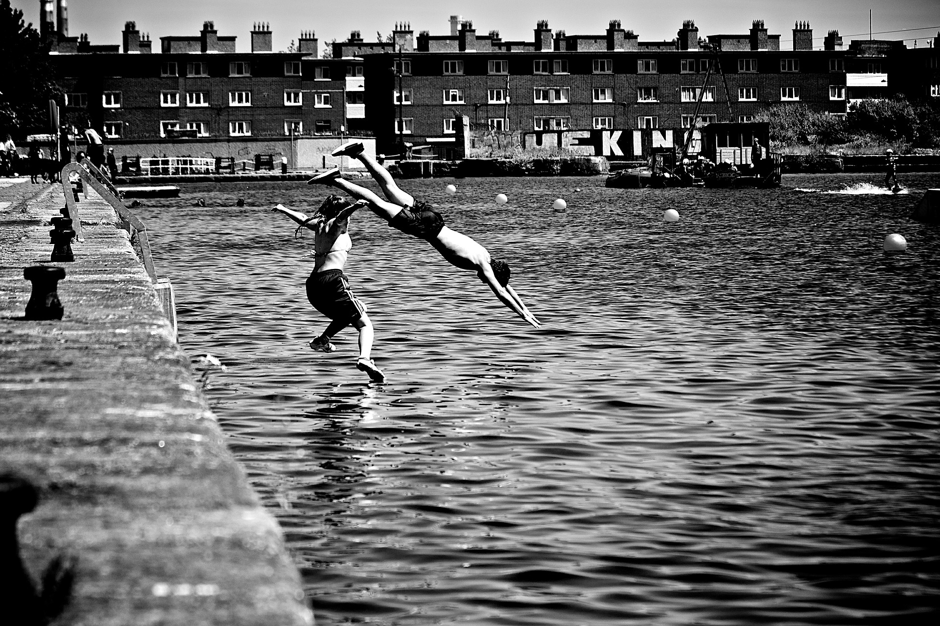 dive-405780_1920.jpg