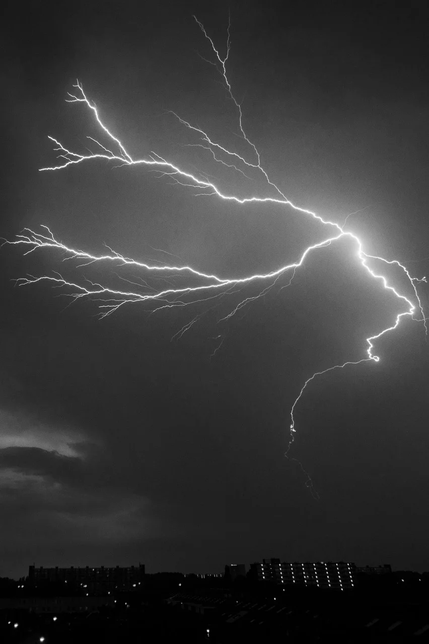 lightening-1185742_1920.jpg