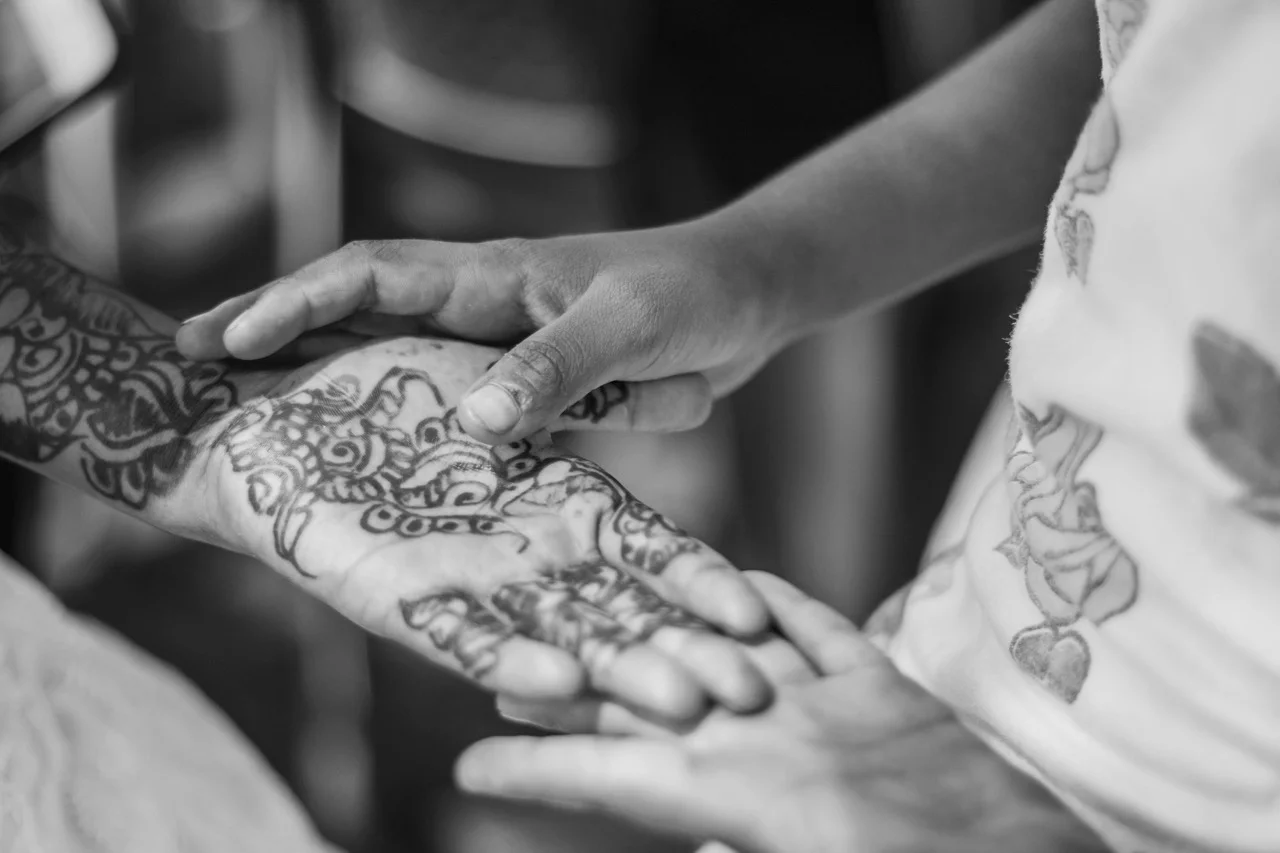 hands-2319834_1920.jpg