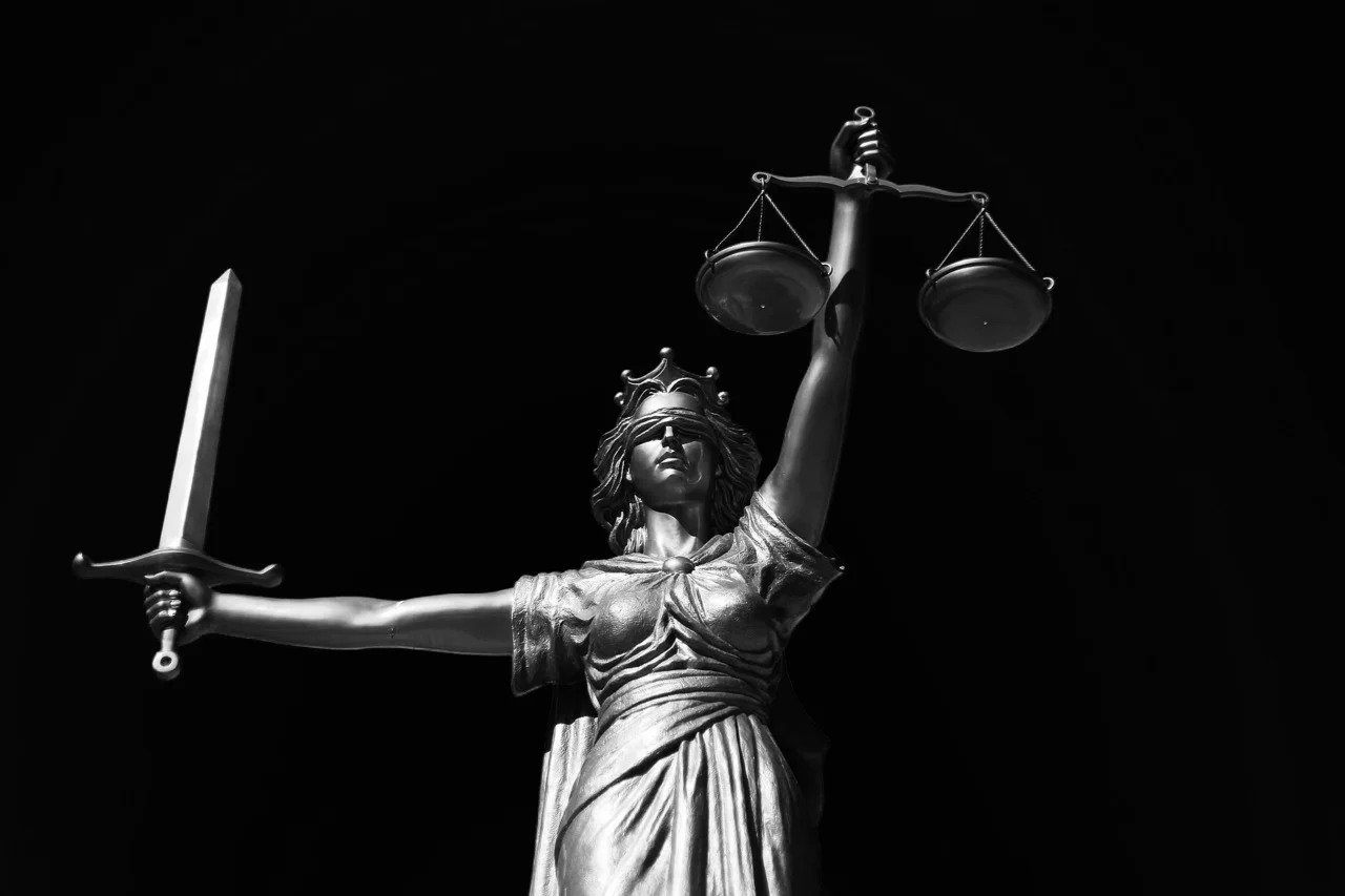 justice-2060093_1920.jpg