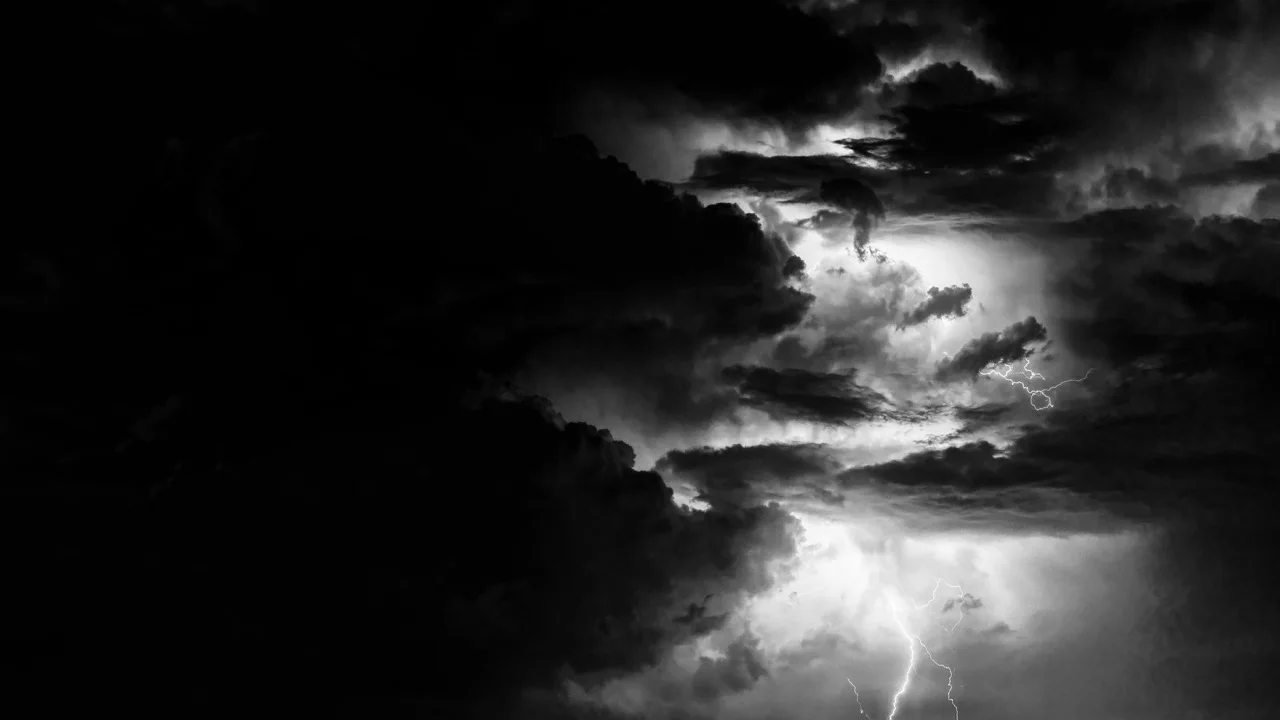 thunderstorm-3625405_1920.jpg