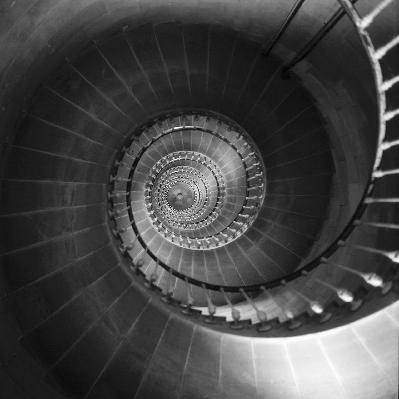 lighthouse-stairs-1069771_1280.jpg