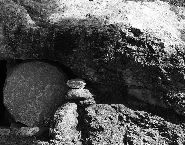 grave-2115941_1920.jpg