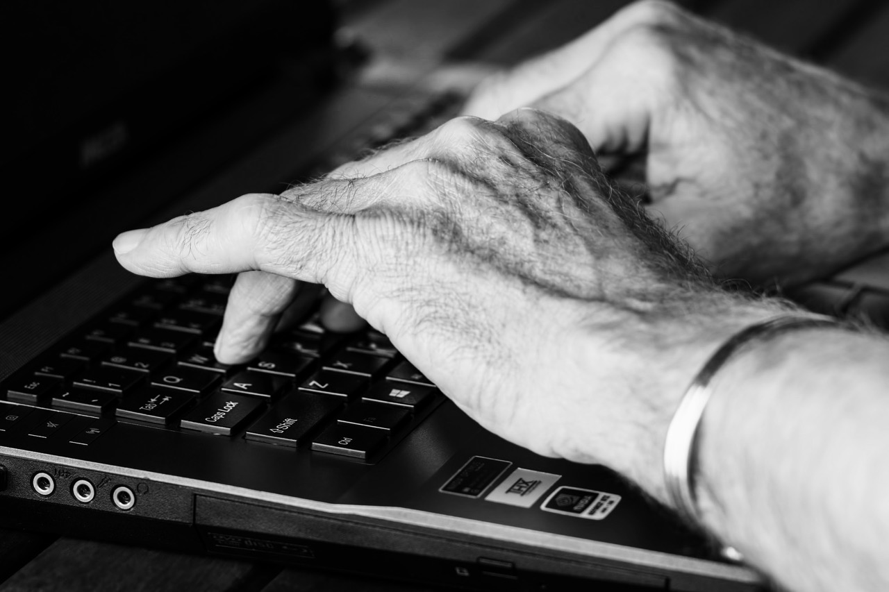 hands-545394_1920.jpg