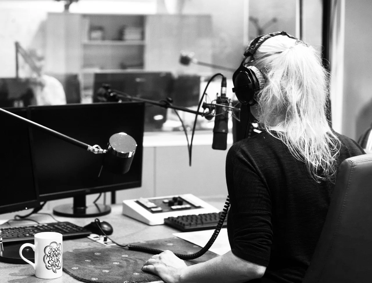 radio-4245029_1920.jpg