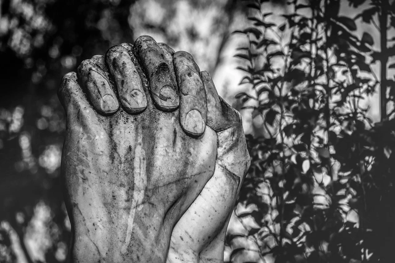 pray-3611519_1920.jpg