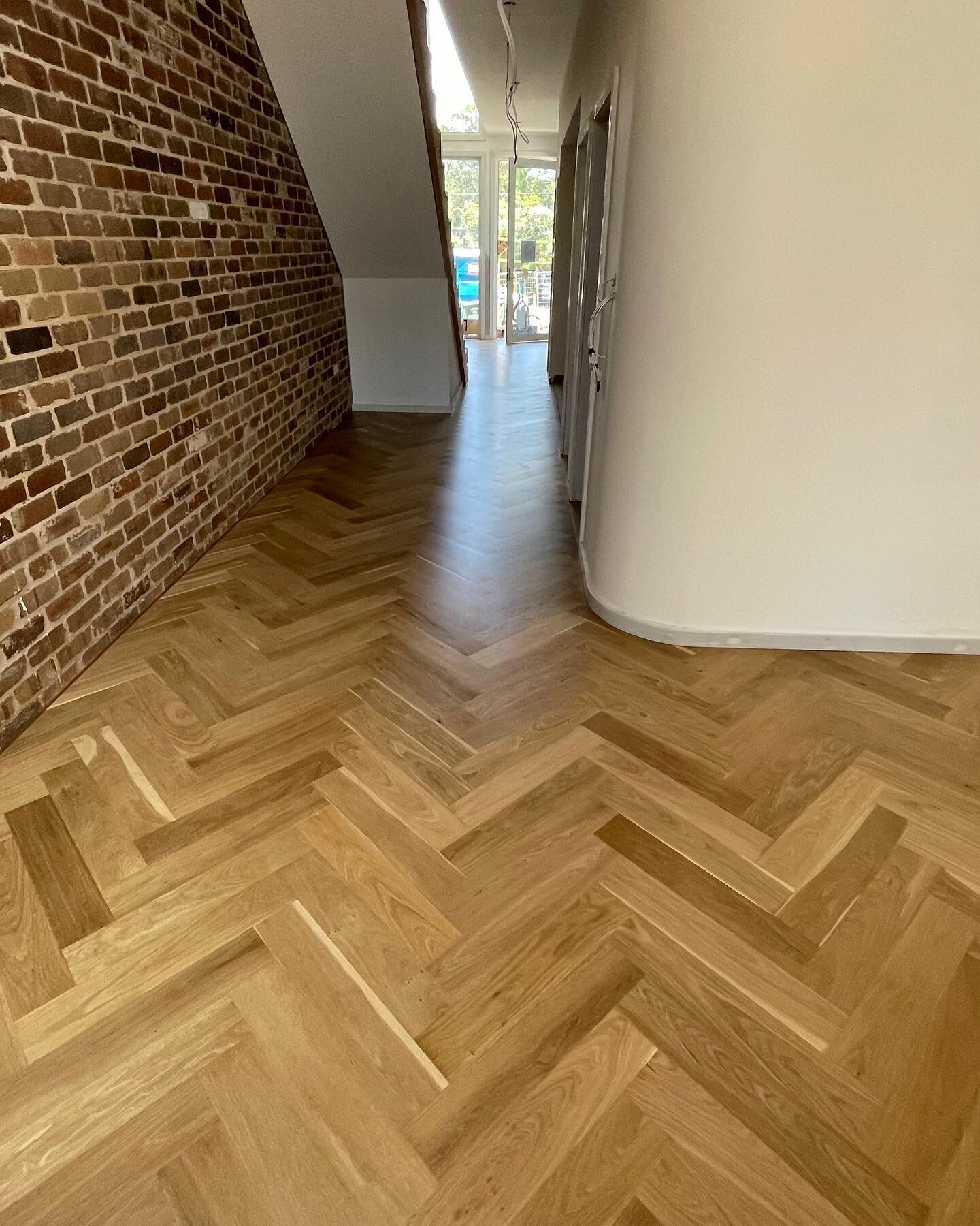 ENGINEERED OAK PARQUET | One duplex down, one more to go! #homestretch How fabulous is this @hurfordsau Raw White Oak Engineered Herringbone look, finished with @loba_on_top water based polyurethane? 👌 @mccannconstruction 
.
.
.
.
.
.
.
.
.
.

 #eas