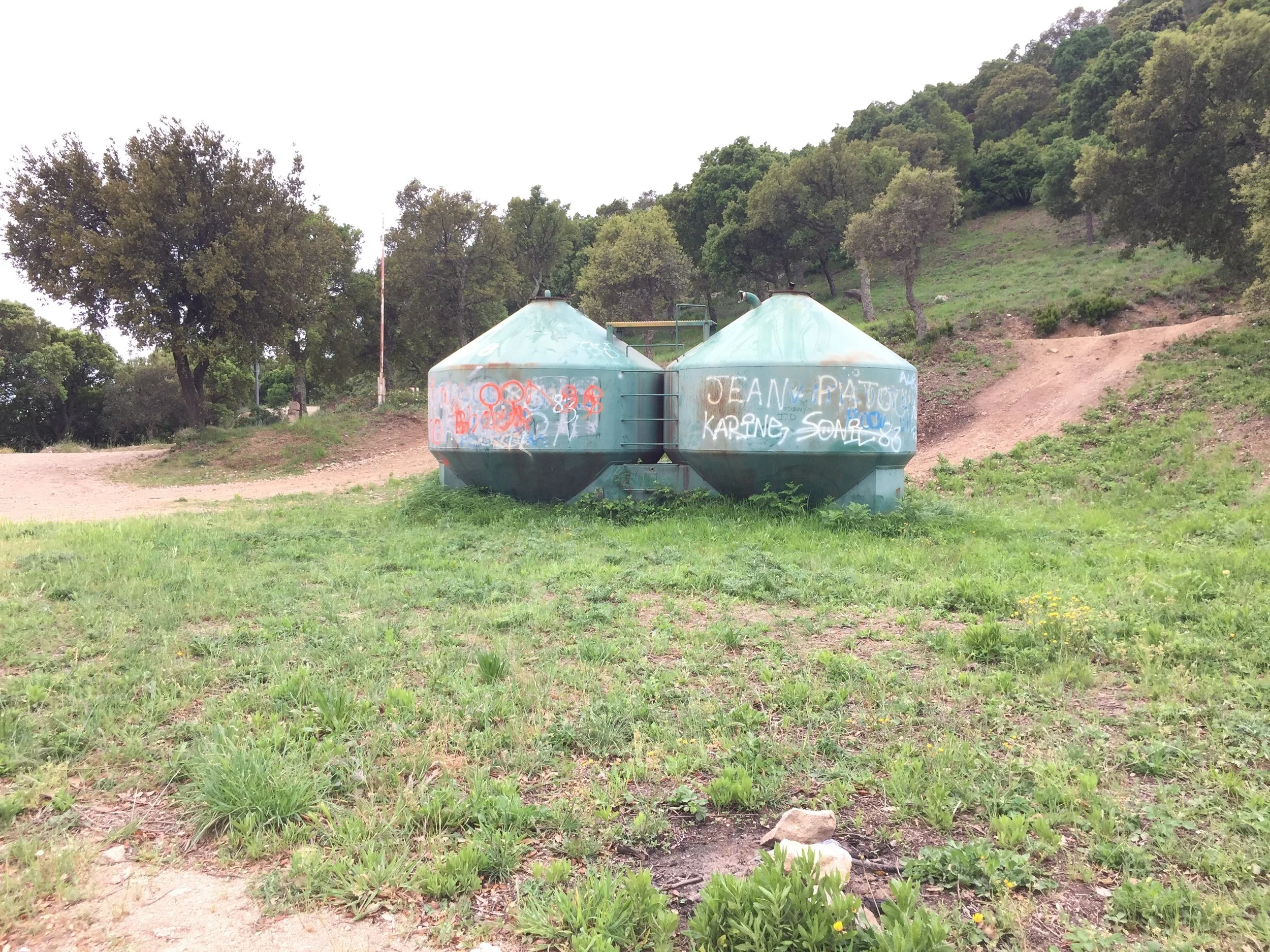 Water Tanks.....turn right here!