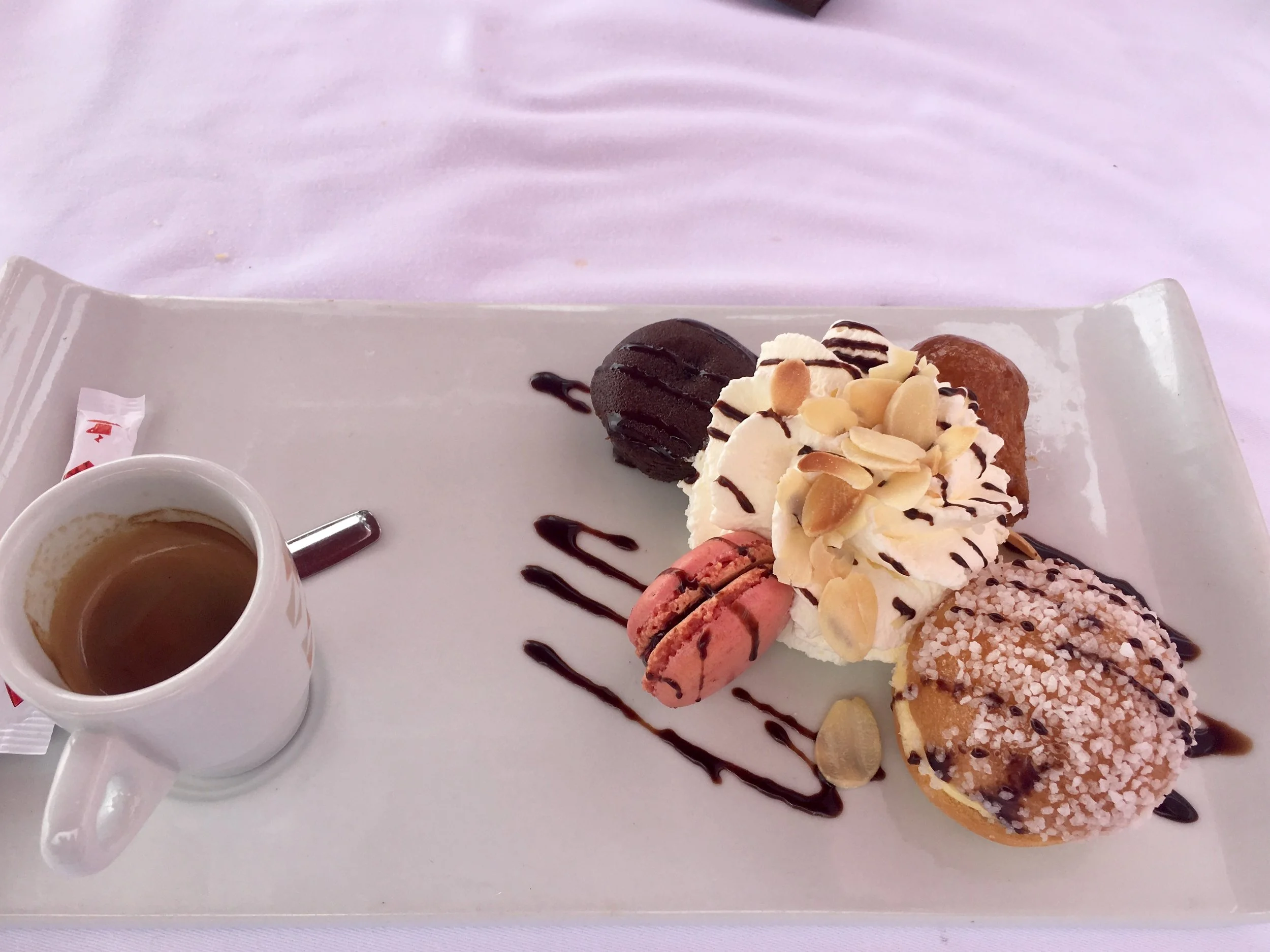 CAFE GOURMAND