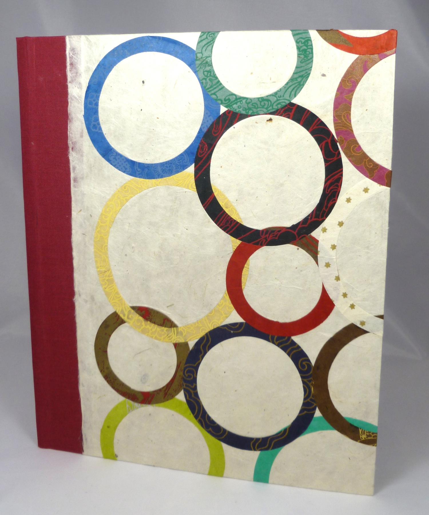 Handmade Portfolio With Circle Design Passionato Books