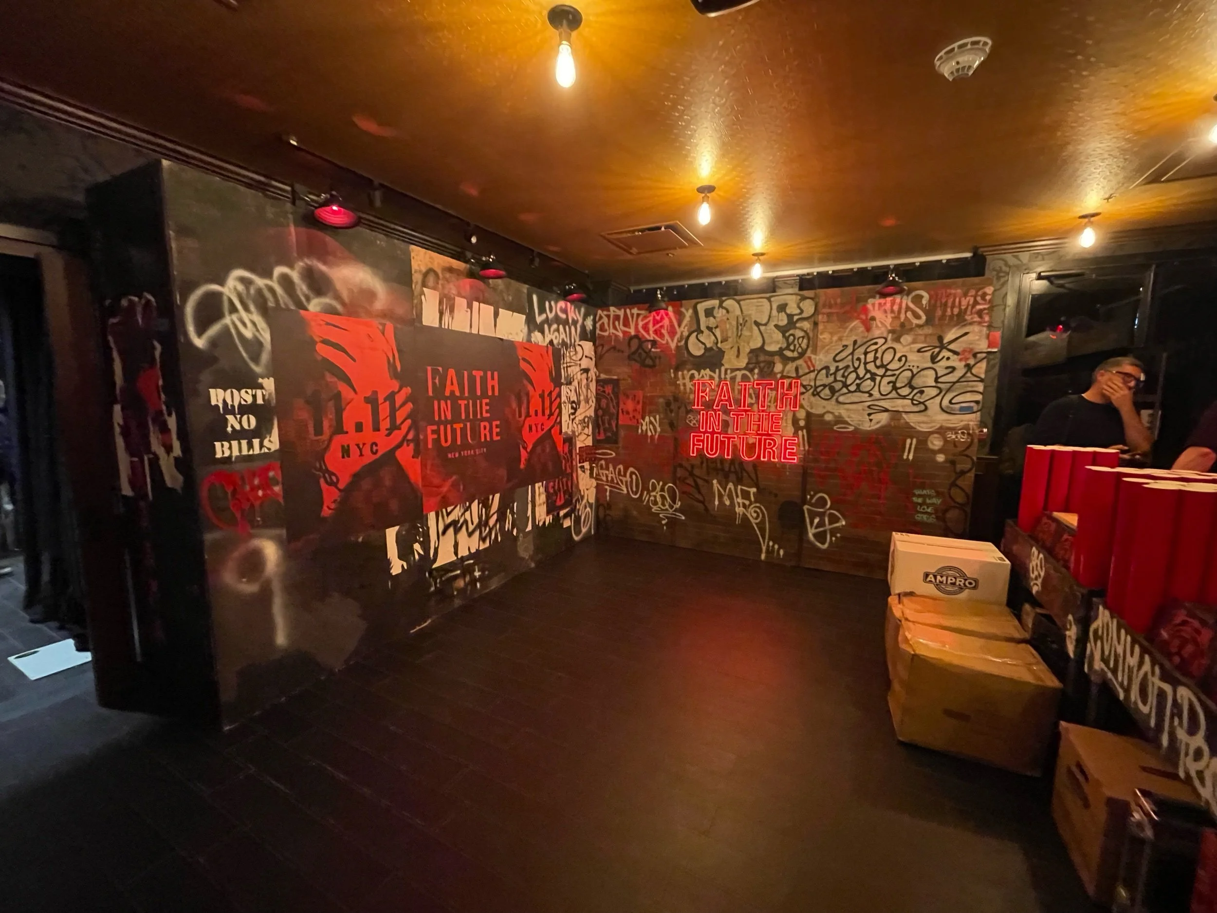 Louis Tomlison Tour Merch Pop-up