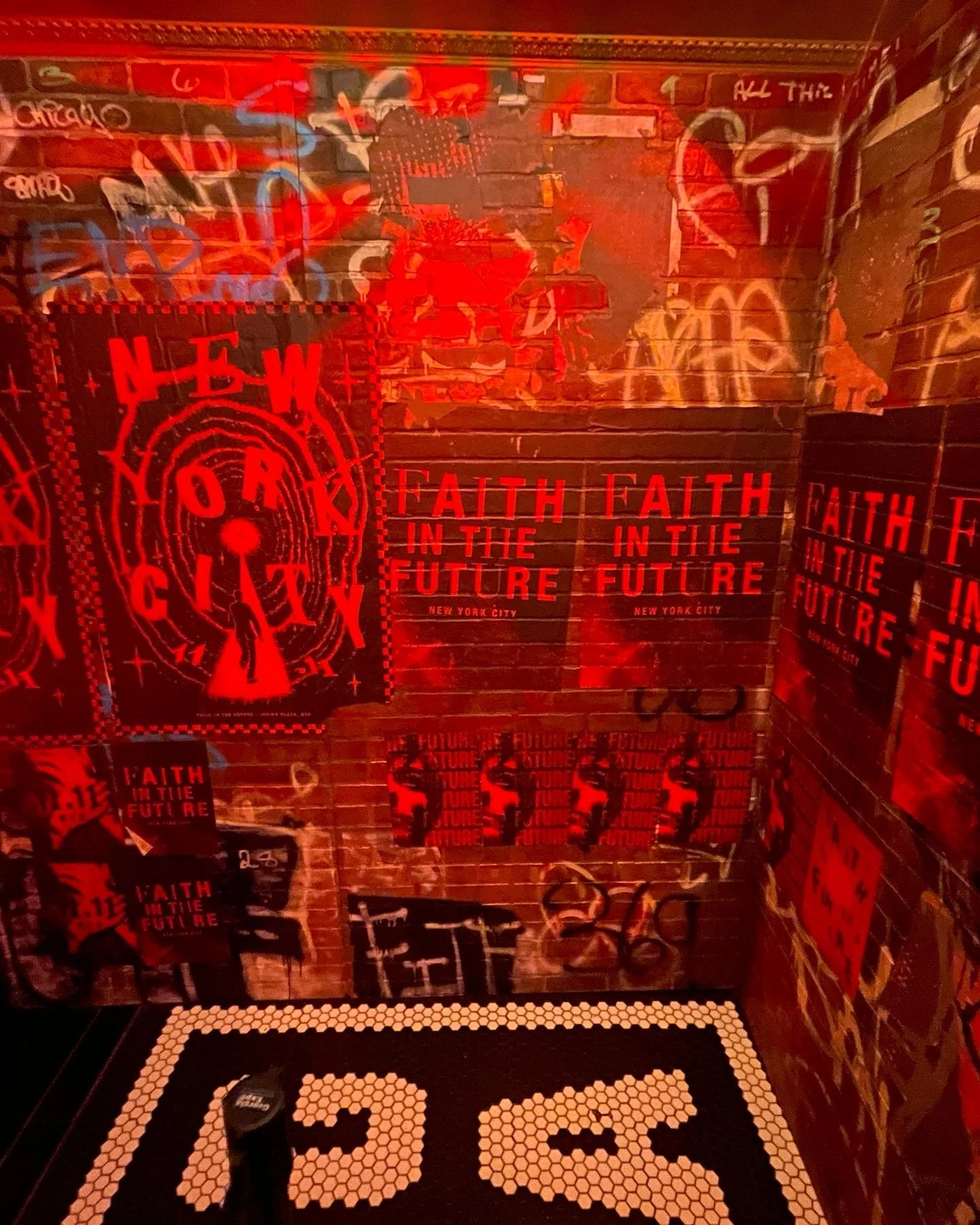 Louis Tomlison Tour Merch Pop-up