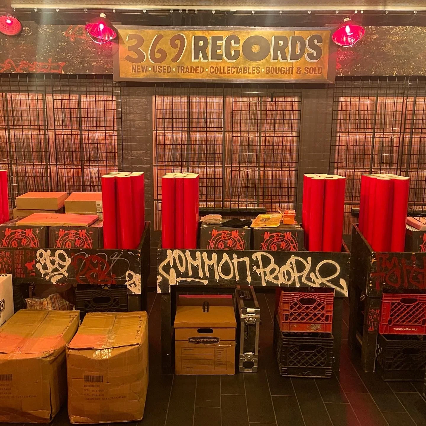 Louis Tomlison Tour Merch Pop-up