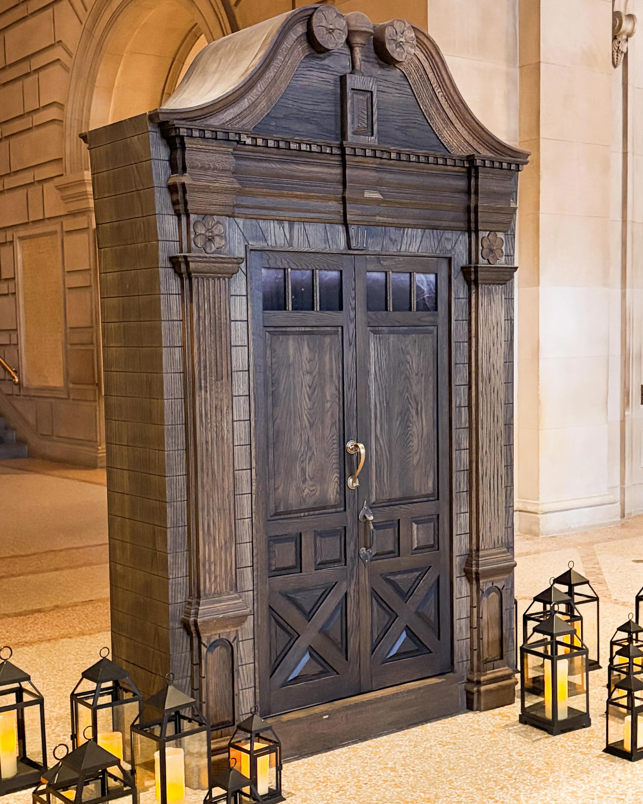 It&rsquo;s not every day we get to display our handiwork in a space as iconic as the Great Hall of the Metropolitan Museum of Art. 🏛️
For this event, we built a life-size oak replica of the @deerfieldacademy doors, a custom hitching post, and two ma