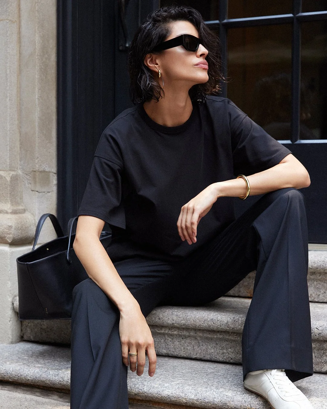 11_THE_OVERSIZED_TEE-IN_BLACK_198.jpg