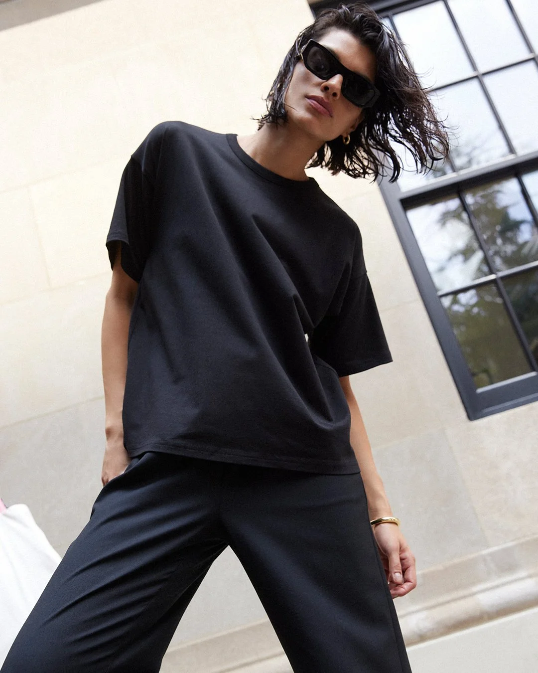11_THE_OVERSIZED_TEE-IN_BLACK_074.jpg