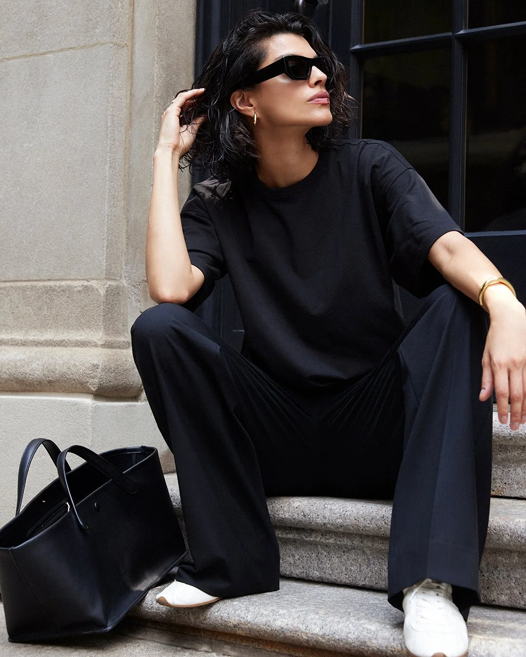 11_THE_OVERSIZED_TEE-IN_BLACK_168.jpg