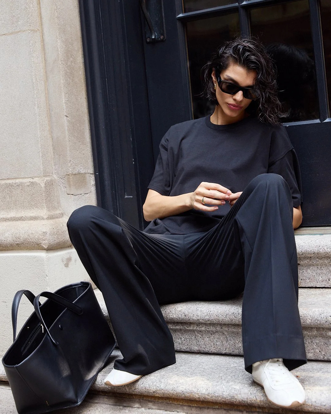 11_THE_OVERSIZED_TEE-IN_BLACK_174.jpg