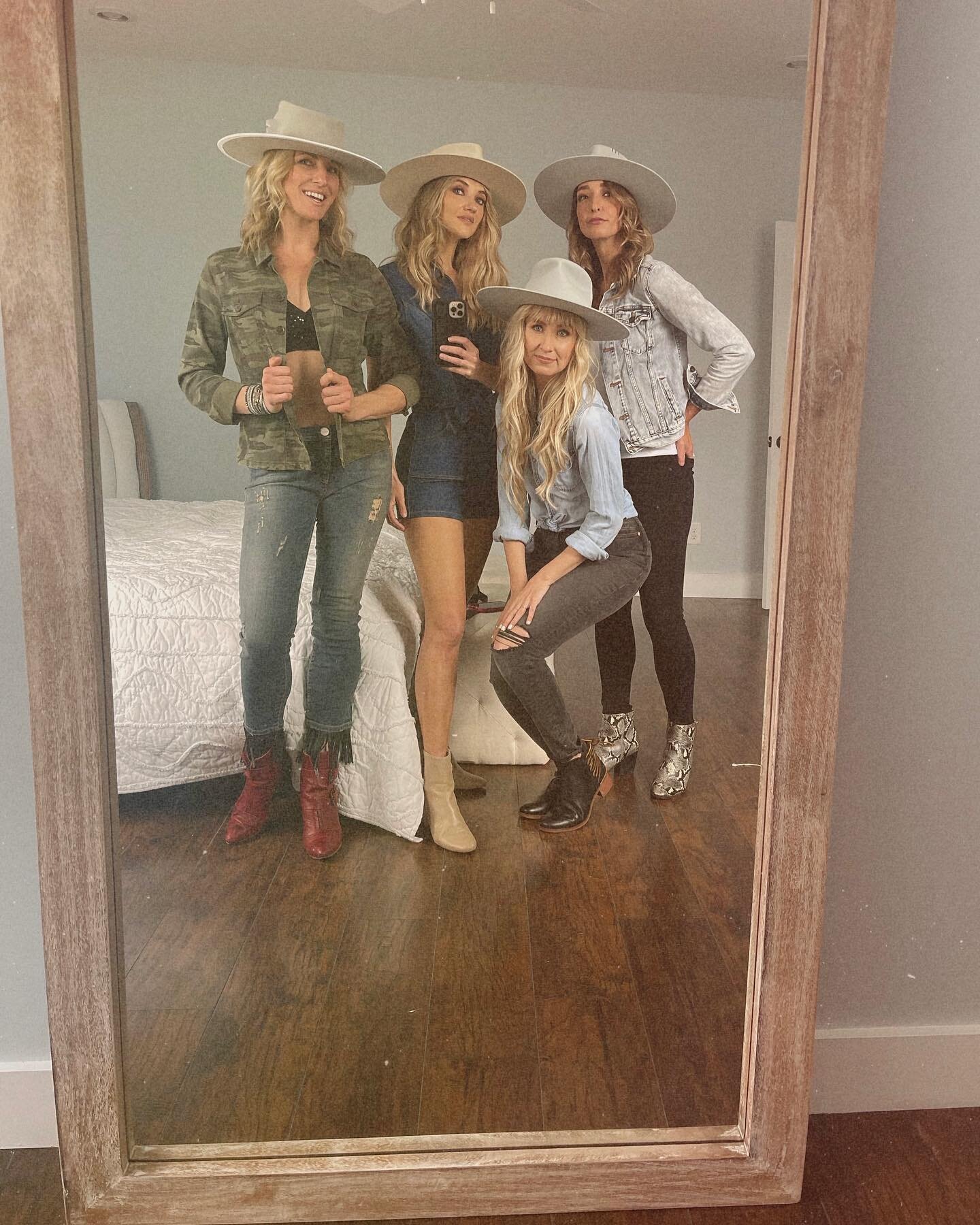 I feel like I&rsquo;ve hit the JACKPOT! Not only did I get a custom hat by @lp_hats but I have the world&rsquo;s most wonderful friends! Plus they&rsquo;re babes, and literally ruling at everything! It was top Thursday guys!!! 🥂#photoshoot #bestfrie