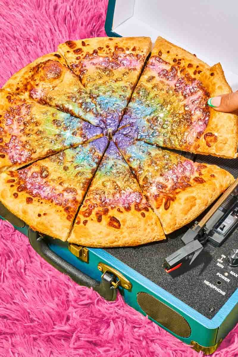 FS_Evg_Edible_Glitter_Lifestyle_Pizza_221214_01_800x1200.jpg