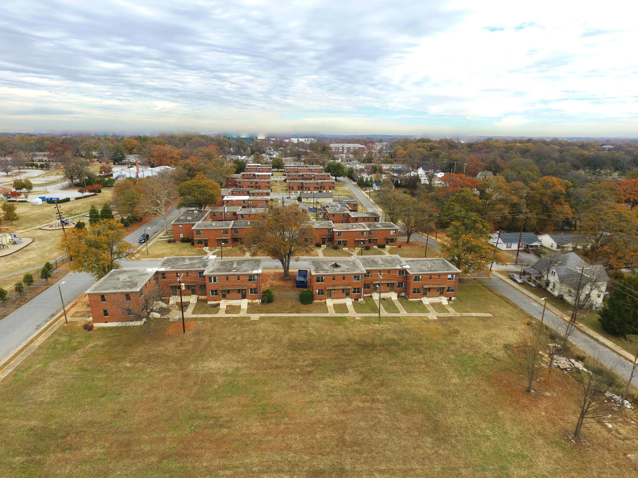 Oakview apartments photo 2016 marcos gomez