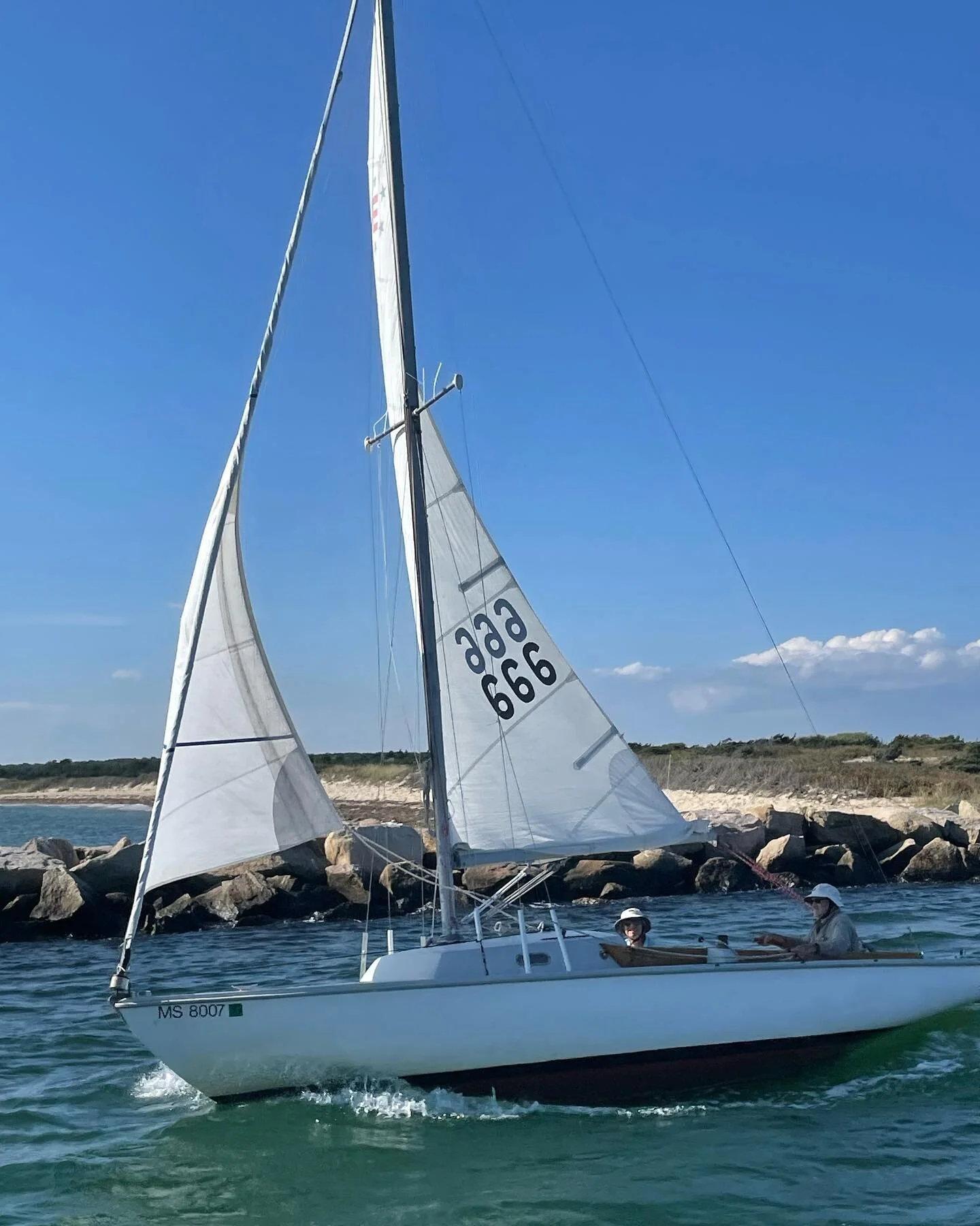 Grateful for the chance to take a family boat back and forth from Cape@Cod to Martha&rsquo;s Vineyard to grab dinner, ice cream and a fantastic sunset! 🙌🔥🔥 #marthasvineyard #edgartown #oakbluffs #capecod #vineyardhaven #marthasvineyardlife #westti