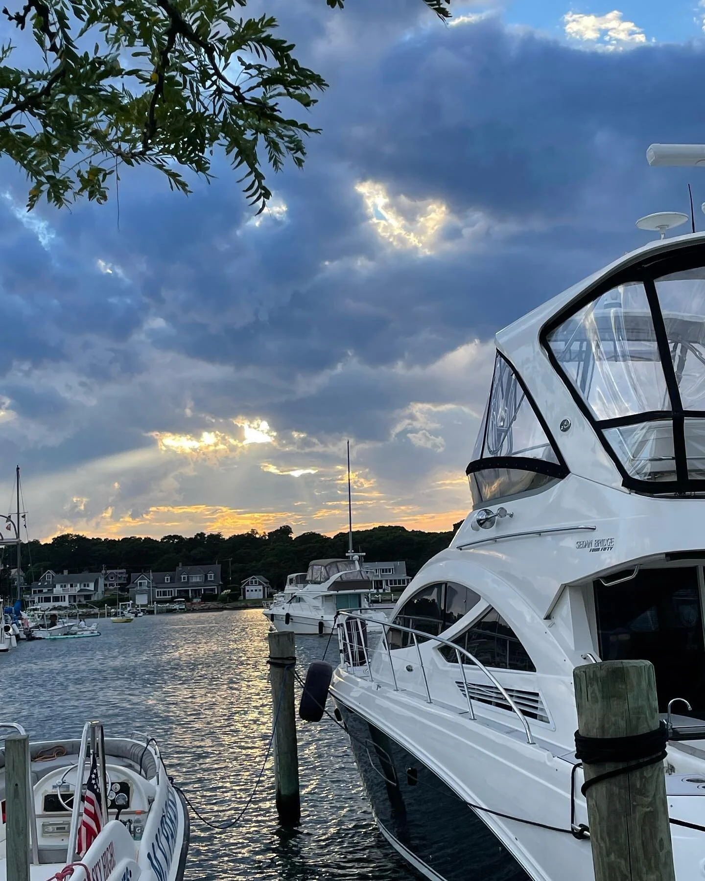 Last night on Martha&rsquo;s Vineyard.. amazing clouds, sunset and a great oceanfront meal&hellip; perfect boat ride home-happy!! #marthasvineyard #edgartown #oakbluffs #capecod #vineyardhaven #marthasvineyardlife #westtisbury #nantucket #massachuset