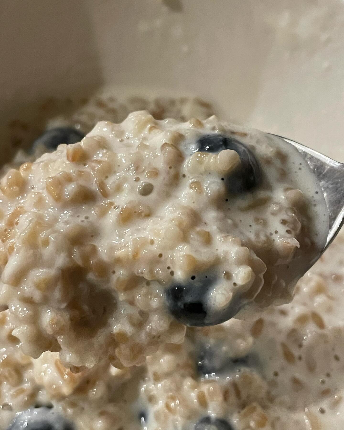 Irish steel cut oats w cream,
Blueberries and maple syrup&hellip; so good, since focusing an animal based diet I have avoided oats, but have been craving them&hellip; they take awhile to cook but are worth the wait.. I love steel cut oatmeal!! 
.
.
.