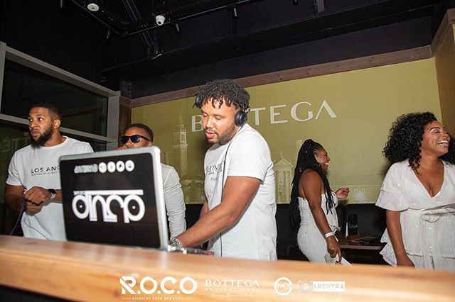 R.O.C.O all white βͺοΈβͺοΈ party was non stop vibes... once the lights went off
Ps. Yes! My daughter canβt speak yet but can switch my laptop cover round the wrong way π€·π½ββοΈ