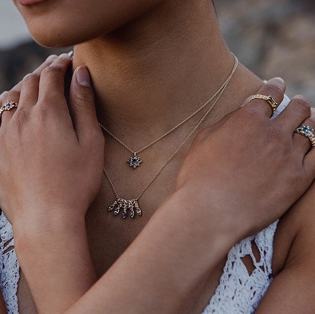 Layers of my woven collection, worn on a summers day. 
Shot by @wisniovsky 
⠀⠀⠀⠀⠀⠀⠀⠀⠀
✨
⠀⠀⠀⠀⠀⠀⠀⠀⠀
⠀⠀⠀⠀⠀⠀⠀⠀⠀
⠀⠀⠀⠀⠀⠀⠀⠀⠀
#rosalynfaithjewellery #bristoljeweller #jewelleryphotoshhot #womencreatives #jewelleryphotography #bythesea #wovenjewellery #wovenr