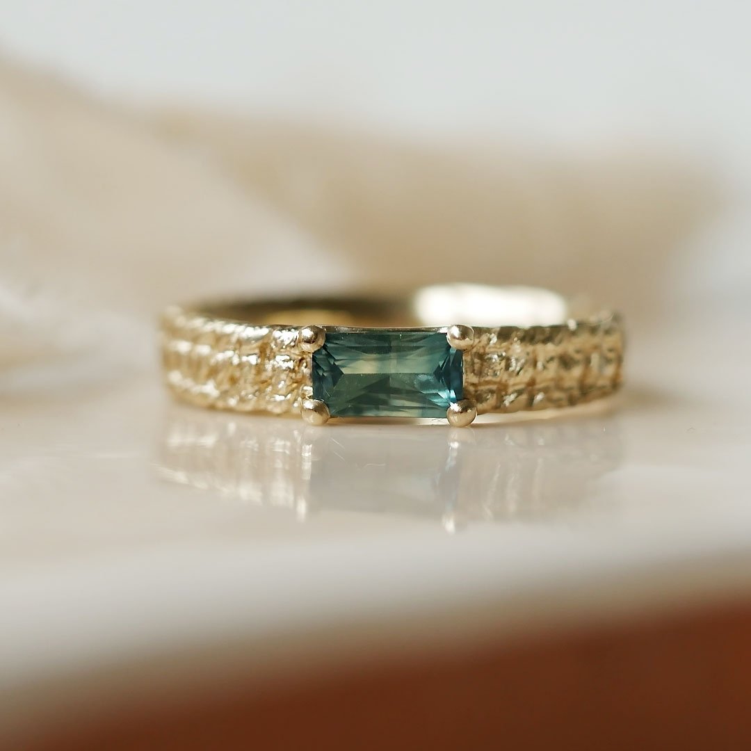 A touch of contemporary charm captured in this teal sapphire and woven gold ring. The gold thread are woven around each strand to give a warm shimmer and a soft texture.

Available to view and shop at @tomflondon ✨

#artisancrafted #timelessBeauty #a