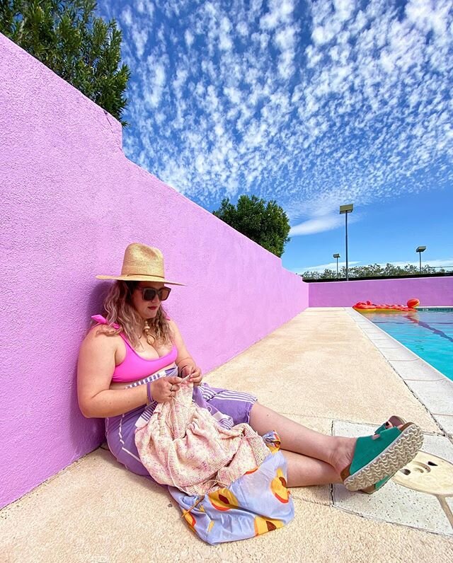 Places you can knit: poolside at @the__courts . Still trucking on this cardigan I&rsquo;m improvising as I go along! The yarn is @knomad_yarn steam (80% merino, 20% baby alpaca) dyed by moi in the color peeps. It&rsquo;s available on three different 