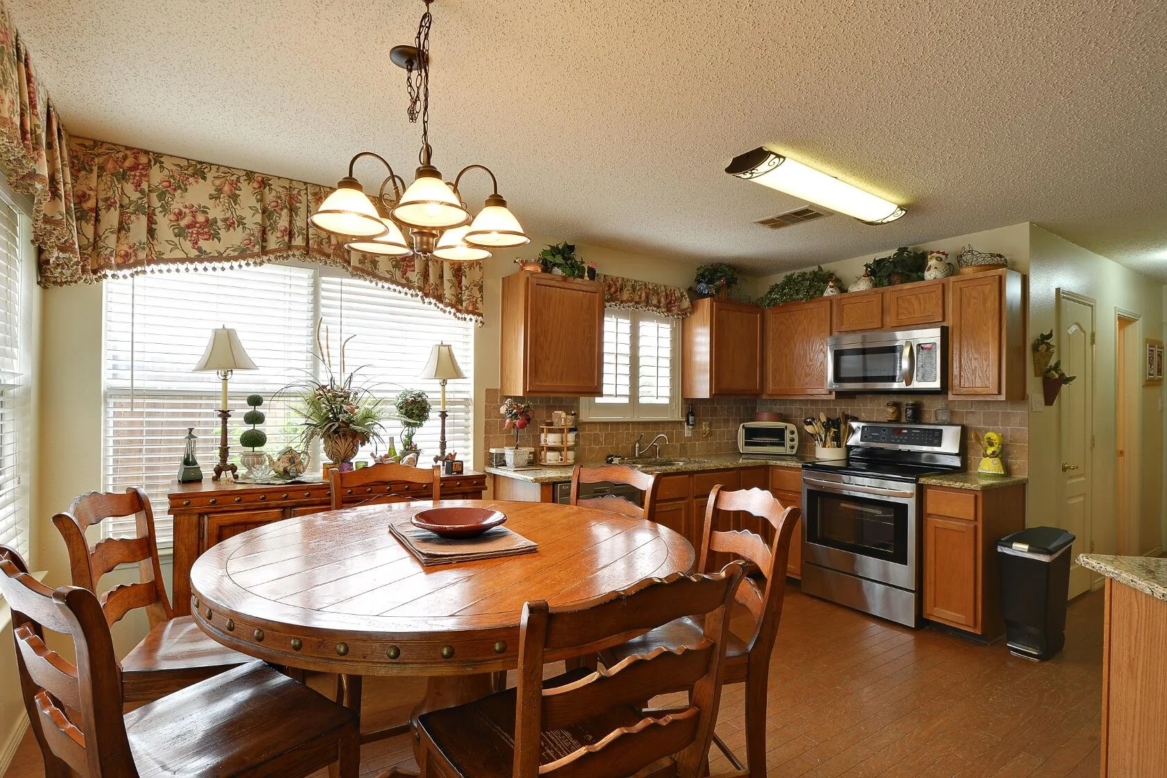 Dining-Kitchen.jpg