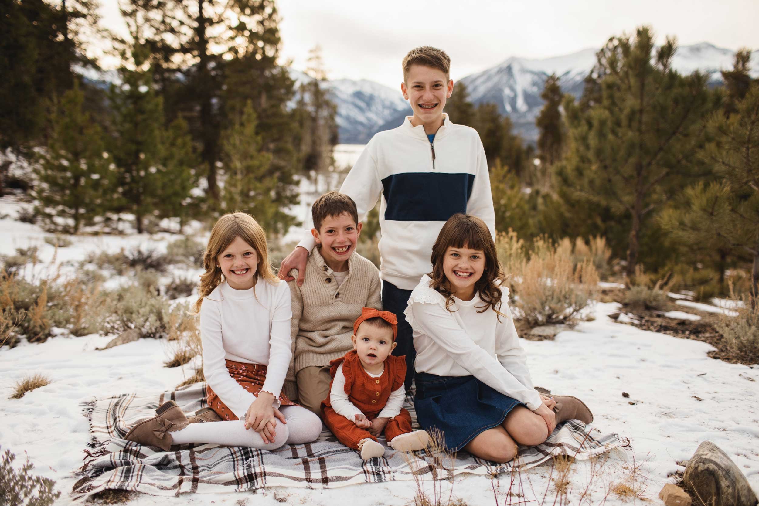 TwinLakesWinterFamilyPhotos_EmilyLordPhoto_12.jpg