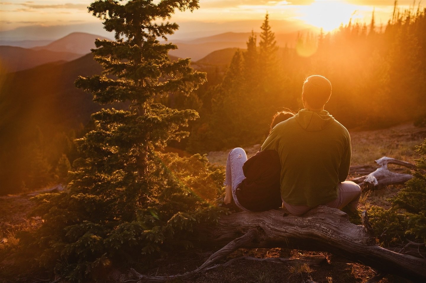 Dreaming of summer sunsets and lingering light in the mountains ✨☀️

#emilylordphoto #colorado #mountains #rockymountains #salidacolorado #monarchpass #couple #engagement #sunset #goldenhour #outdoors #adventure #melanzana #love