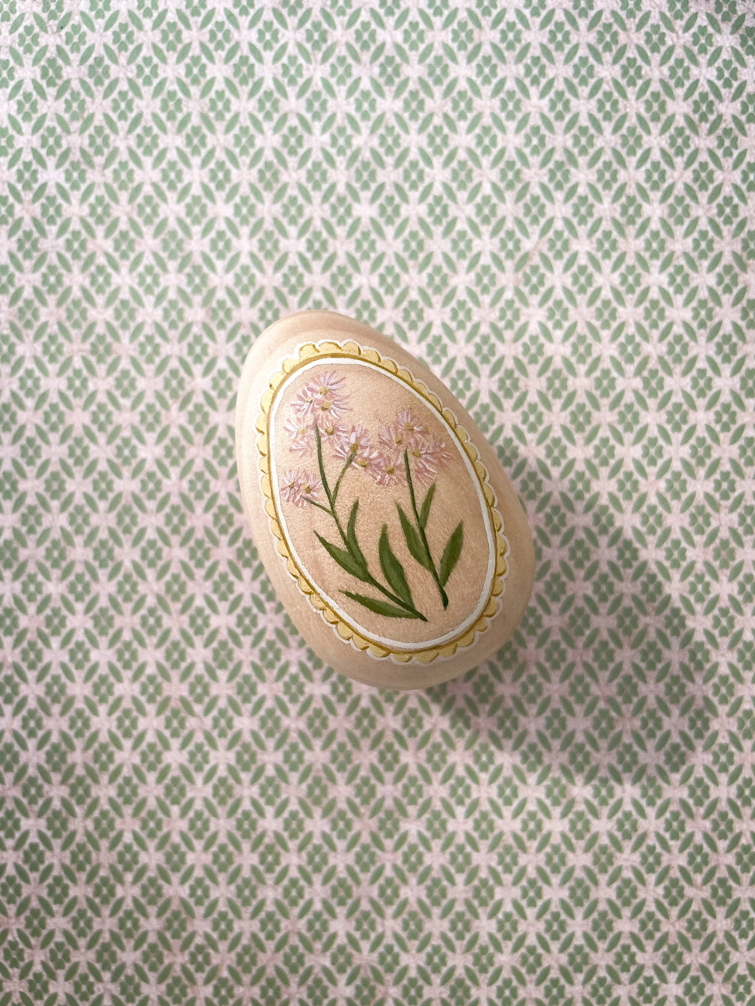 Aster Painted Egg, Yellow Border