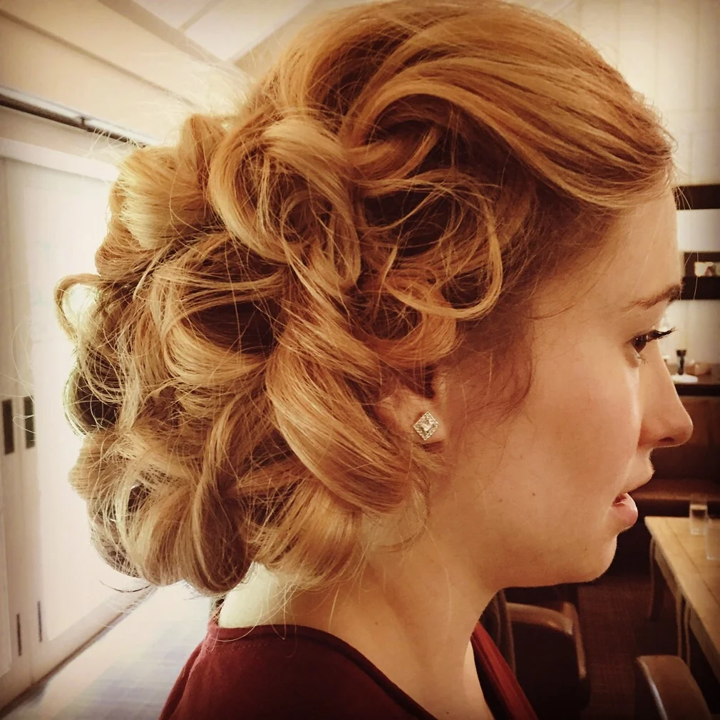 20's inspired bridesmaids hair.