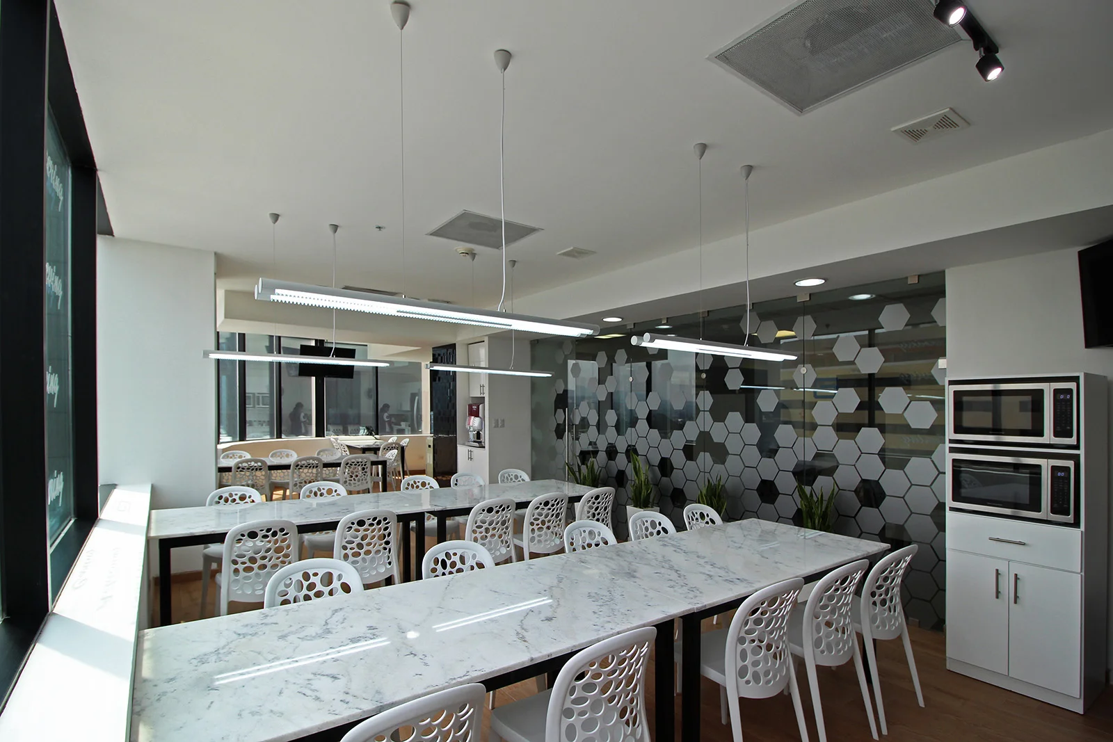 Abbott - Remodelación y Ampliación Cafetería - 04 - LR.jpg