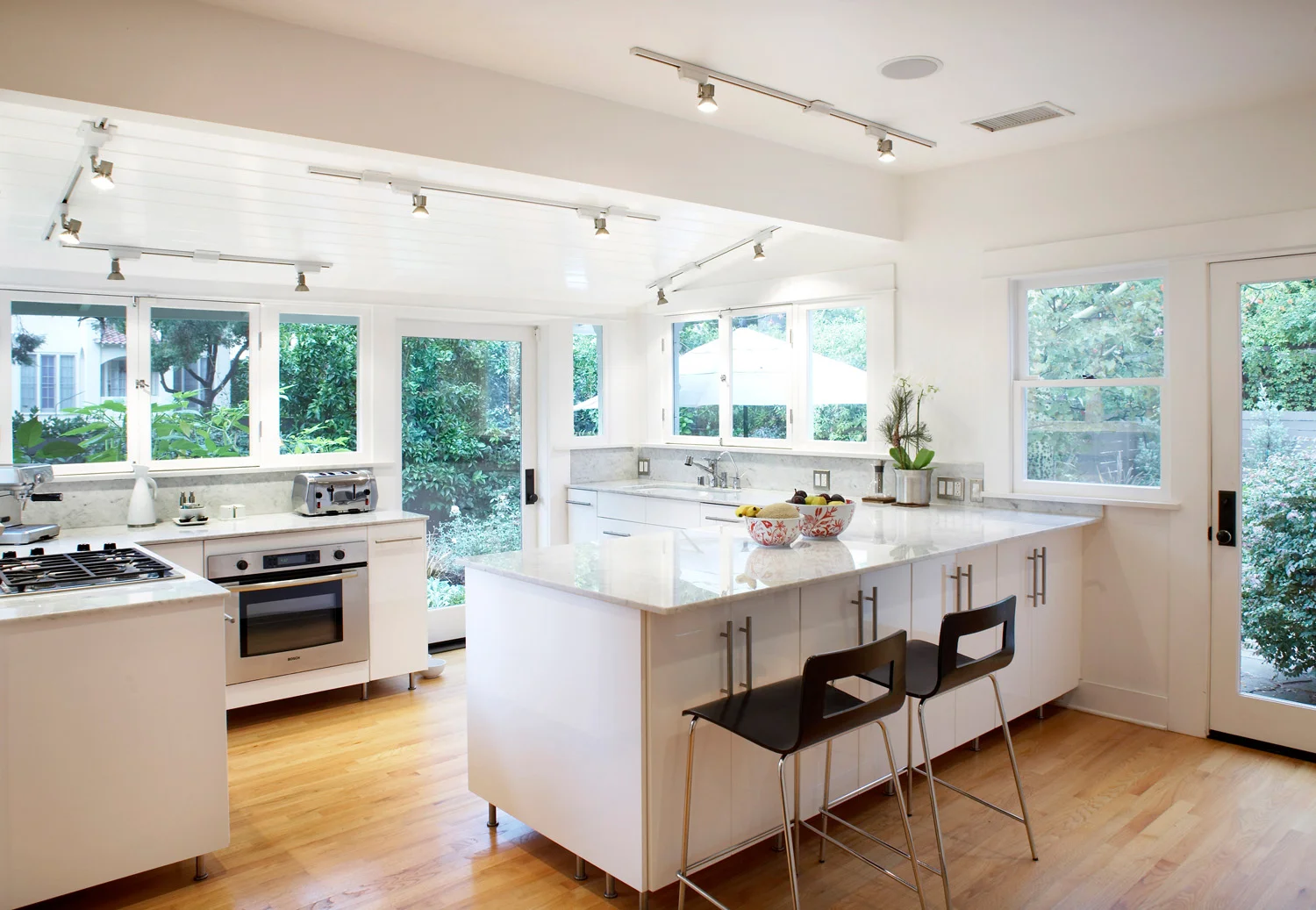 Maureen-Erbe-Design-Modern-Bungalow-04