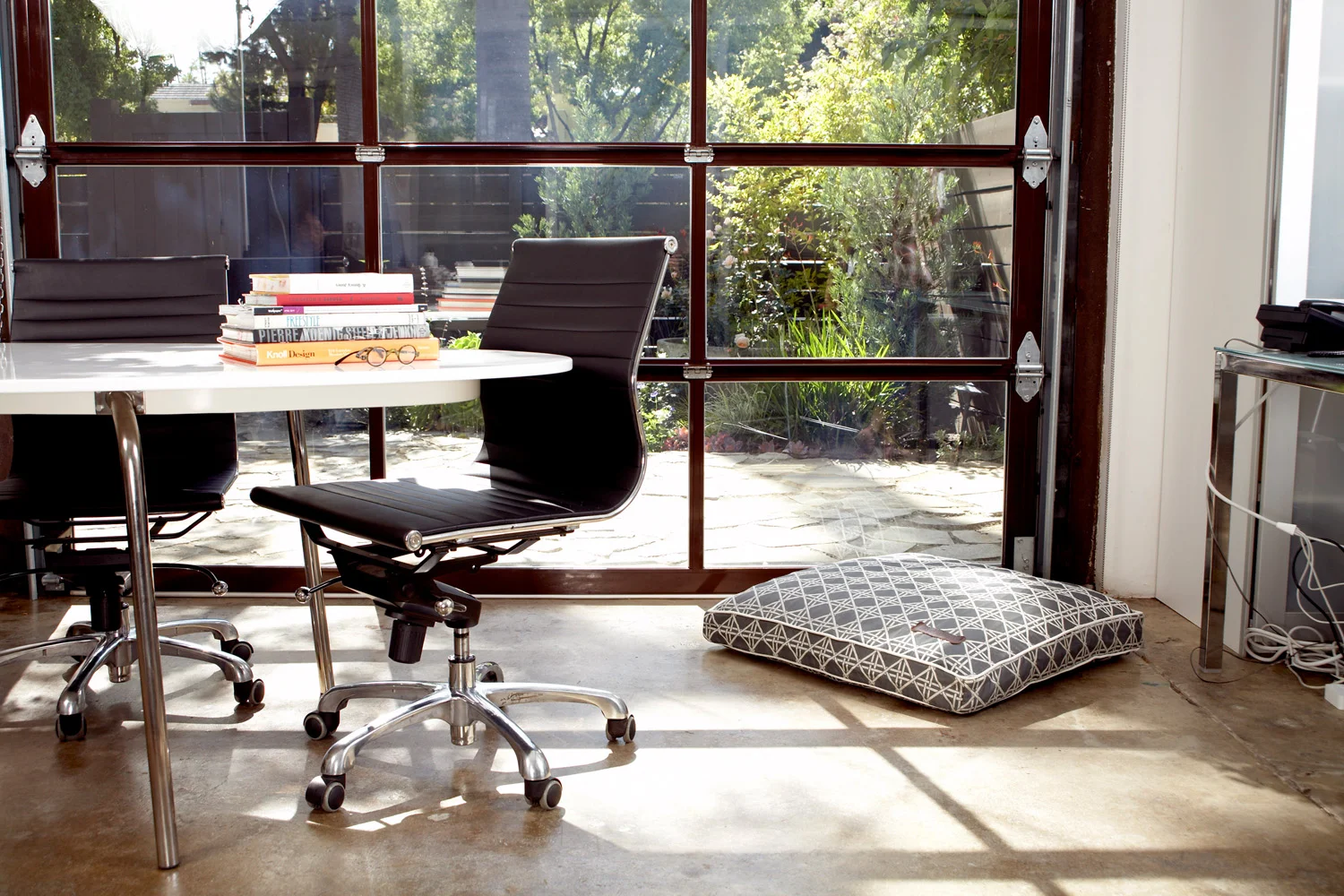 Maureen-Erbe-Design-Modern-Bungalow-10